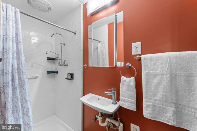 9905 CROOM RD, Upper Marlboro, MD 20772