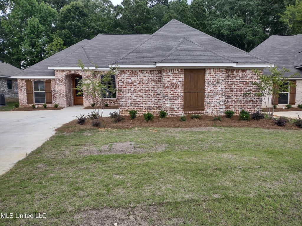 1007 Silver Circle, Pearl, MS 39208
