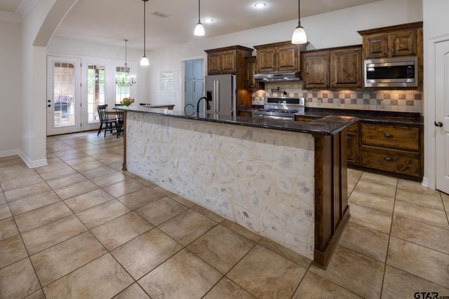 101 Thames Dr, Bullard, TX 75757