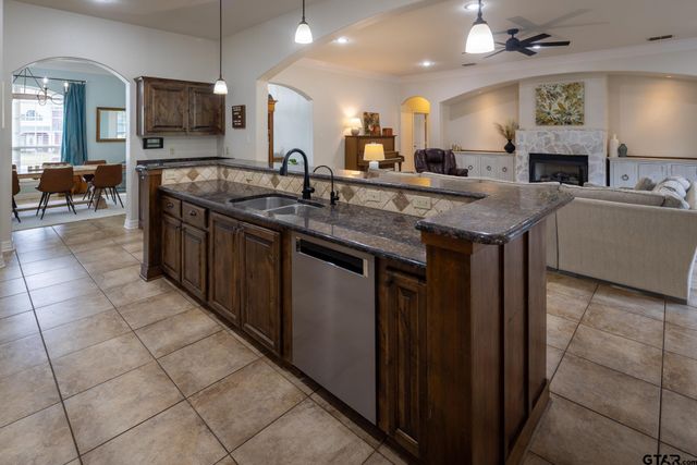 101 Thames Dr, Bullard, TX 75757