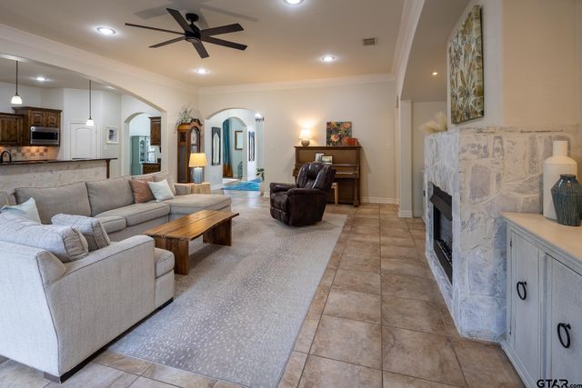 101 Thames Dr, Bullard, TX 75757