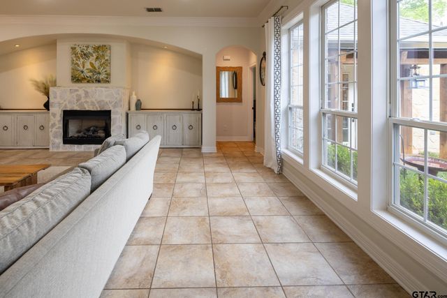 101 Thames Dr, Bullard, TX 75757