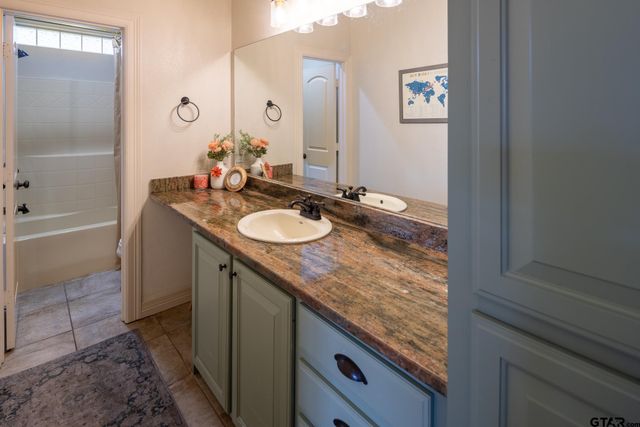 101 Thames Dr, Bullard, TX 75757