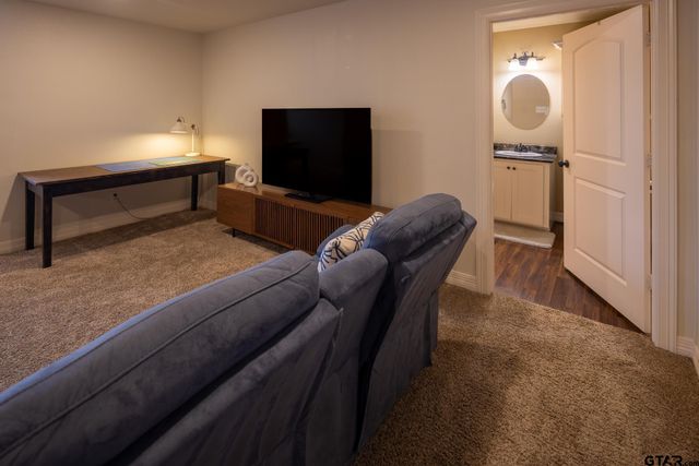 101 Thames Dr, Bullard, TX 75757