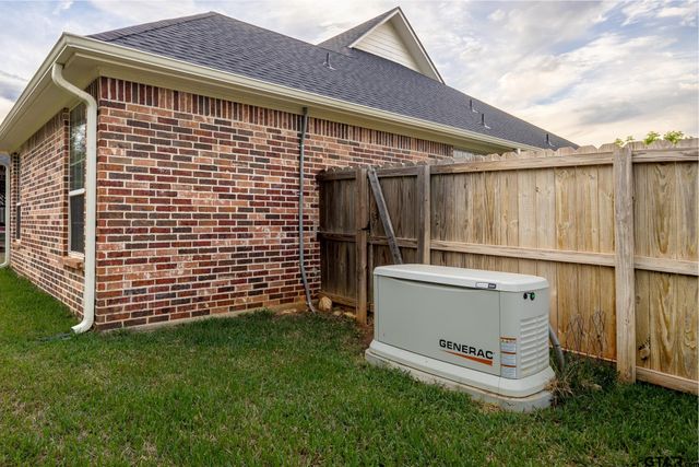 101 Thames Dr, Bullard, TX 75757