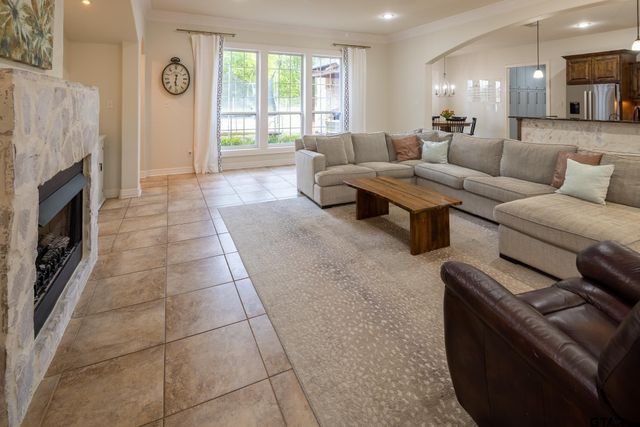 101 Thames Dr, Bullard, TX 75757