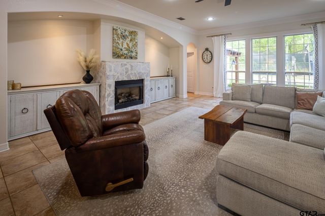 101 Thames Dr, Bullard, TX 75757