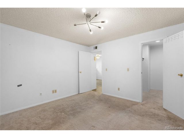 910 S Walden St 206, Aurora, CO 80017