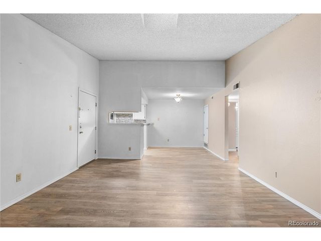 910 S Walden St 206, Aurora, CO 80017
