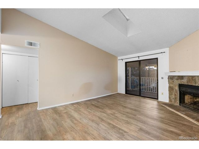 910 S Walden St 206, Aurora, CO 80017