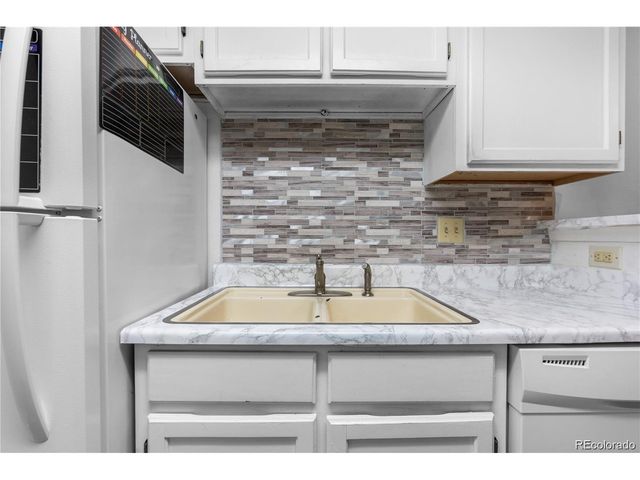 910 S Walden St 206, Aurora, CO 80017