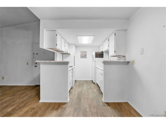 910 S Walden St 206, Aurora, CO 80017