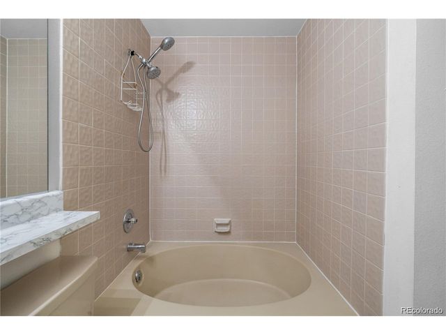 910 S Walden St 206, Aurora, CO 80017