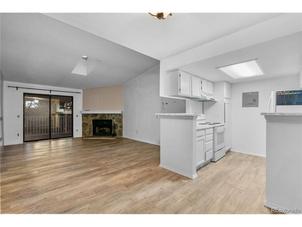 910 S Walden St 206, Aurora, CO 80017