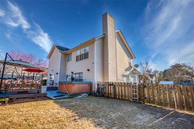 3520 Lochmill Drive, Loganville, GA 30052