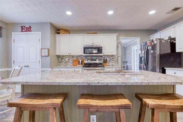 3520 Lochmill Drive, Loganville, GA 30052