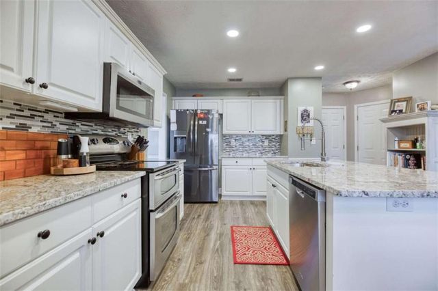 3520 Lochmill Drive, Loganville, GA 30052