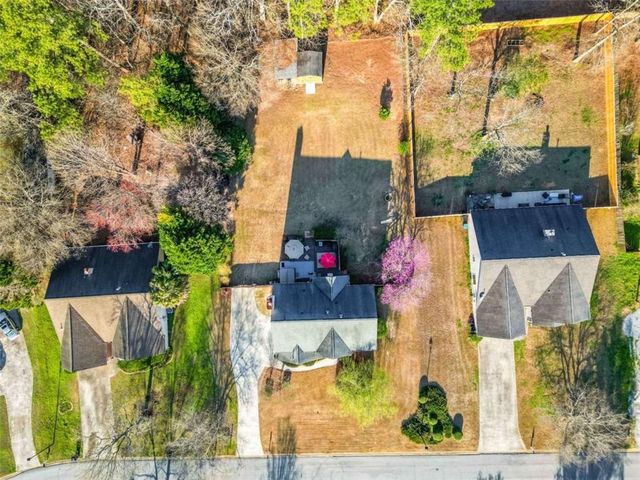 3520 Lochmill Drive, Loganville, GA 30052