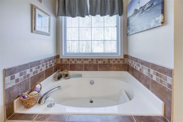 3520 Lochmill Drive, Loganville, GA 30052