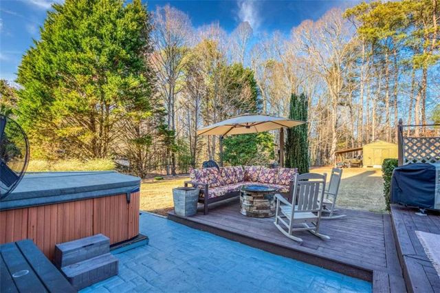 3520 Lochmill Drive, Loganville, GA 30052