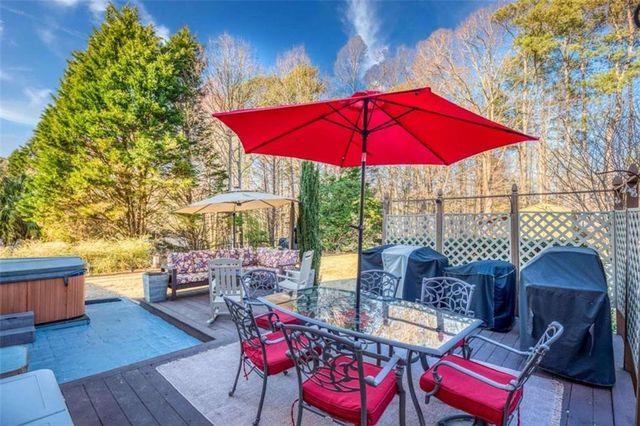 3520 Lochmill Drive, Loganville, GA 30052