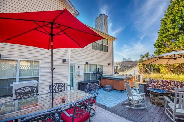 3520 Lochmill Drive, Loganville, GA 30052