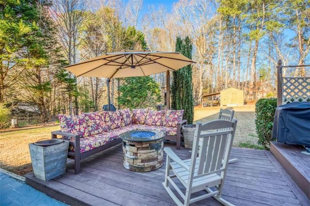 3520 Lochmill Drive, Loganville, GA 30052