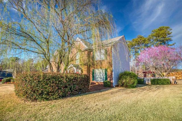 3520 Lochmill Drive, Loganville, GA 30052