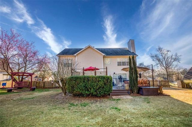 3520 Lochmill Drive, Loganville, GA 30052