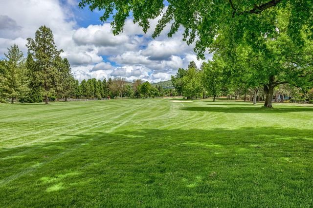 3395 Augusta Court, Medford, OR 97504