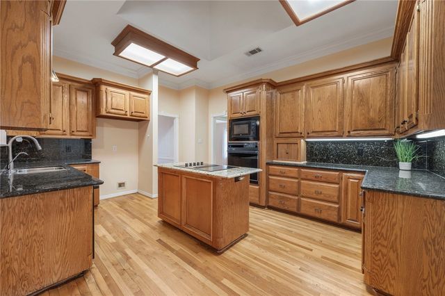 713 Willow Loop, College Station, TX 77845