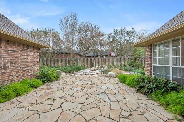 713 Willow Loop, College Station, TX 77845