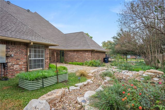 713 Willow Loop, College Station, TX 77845