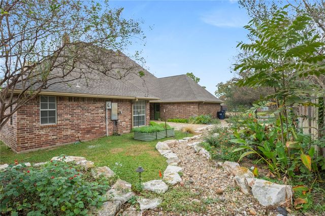 713 Willow Loop, College Station, TX 77845