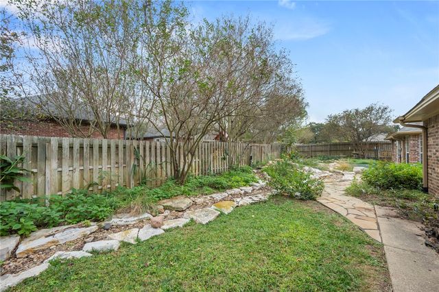 713 Willow Loop, College Station, TX 77845