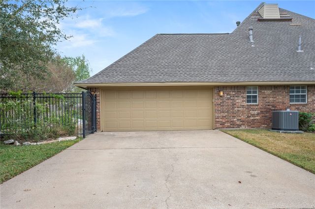 713 Willow Loop, College Station, TX 77845