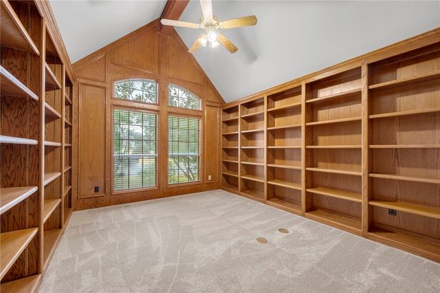 713 Willow Loop, College Station, TX 77845