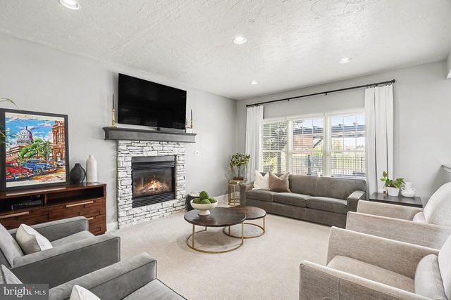 2613 HUNTFIELD DR, York, PA 17404