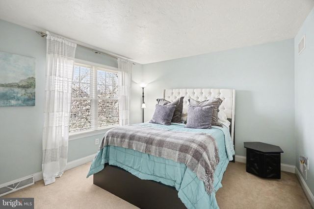 2613 HUNTFIELD DR, York, PA 17404