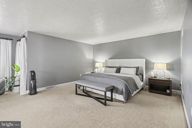 2613 HUNTFIELD DR, York, PA 17404