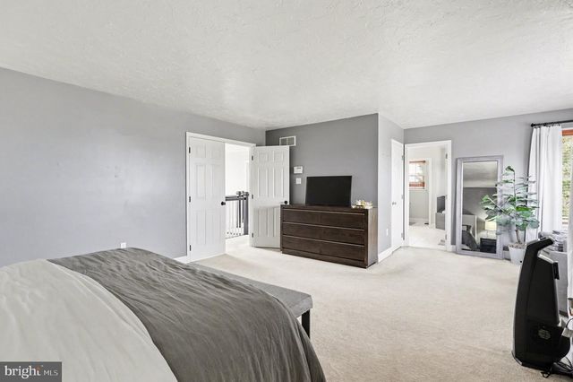 2613 HUNTFIELD DR, York, PA 17404