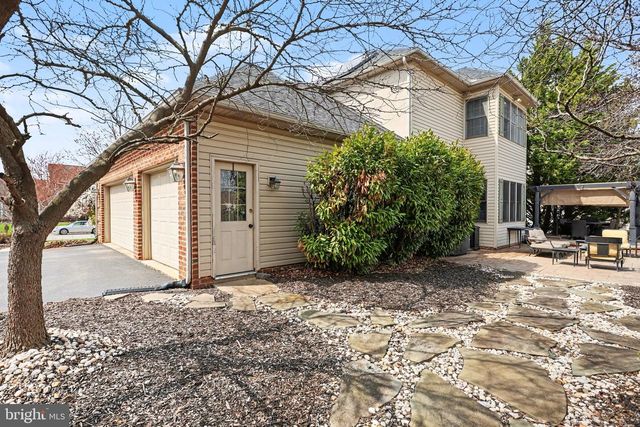 2613 HUNTFIELD DR, York, PA 17404