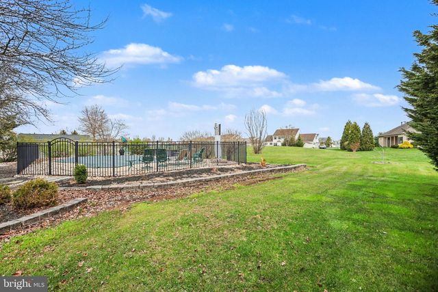 2613 HUNTFIELD DR, York, PA 17404