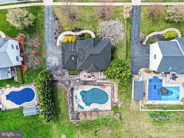 2613 HUNTFIELD DR, York, PA 17404