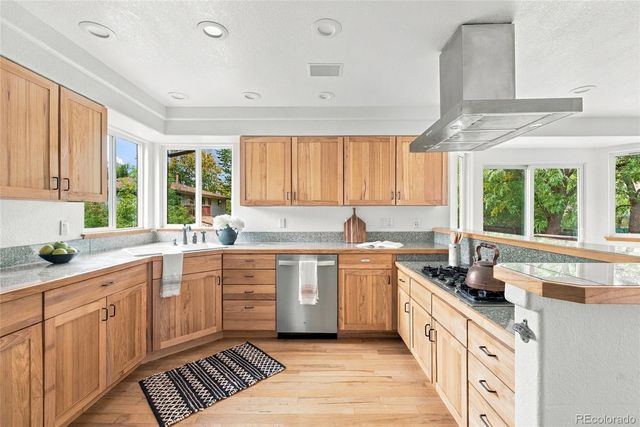 11982 W 70th Place, Arvada, CO 80004