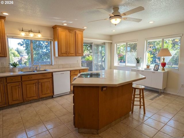 3151 VISTA Dr, Forest Grove, OR 97116