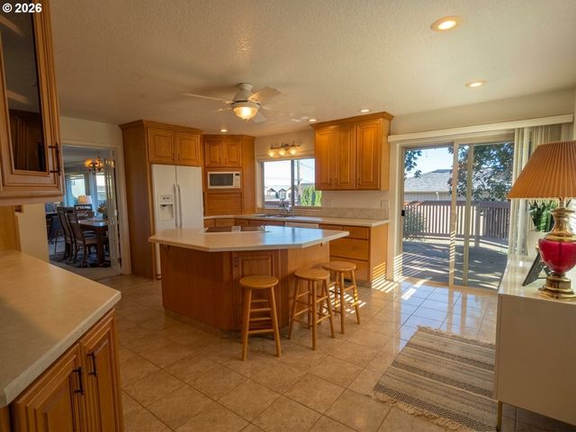 3151 VISTA Dr, Forest Grove, OR 97116