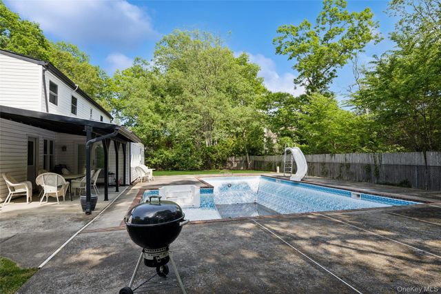 10 Rita Drive, Mount Sinai, NY 11766
