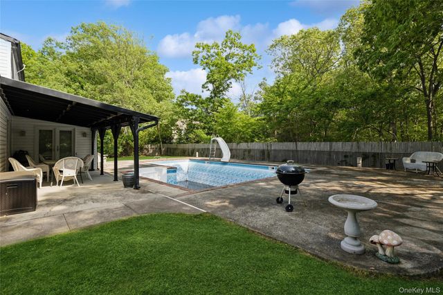 10 Rita Drive, Mount Sinai, NY 11766