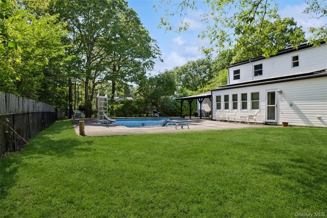 10 Rita Drive, Mount Sinai, NY 11766